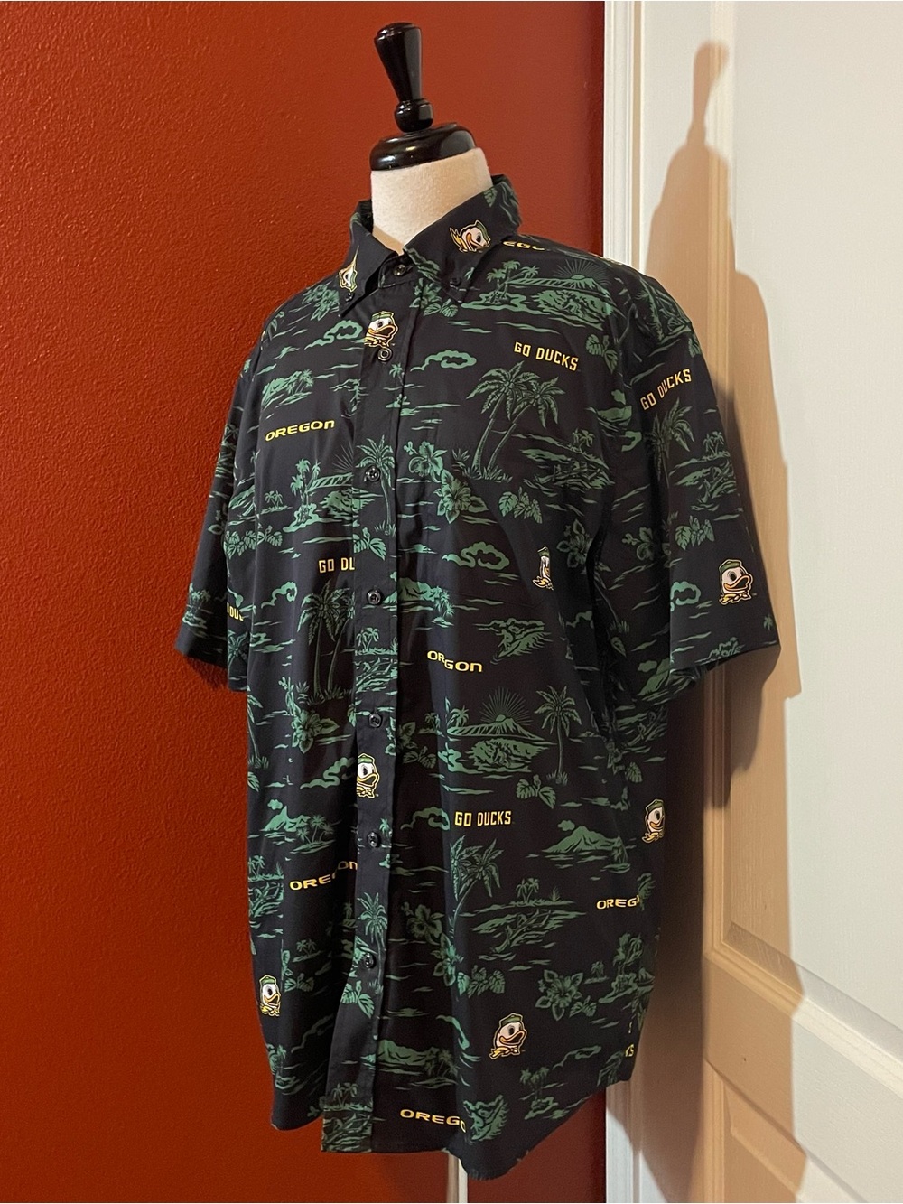 Reyn Spooner x University Men’s Oregon Ducks Button Down Short Sleeve Shirt